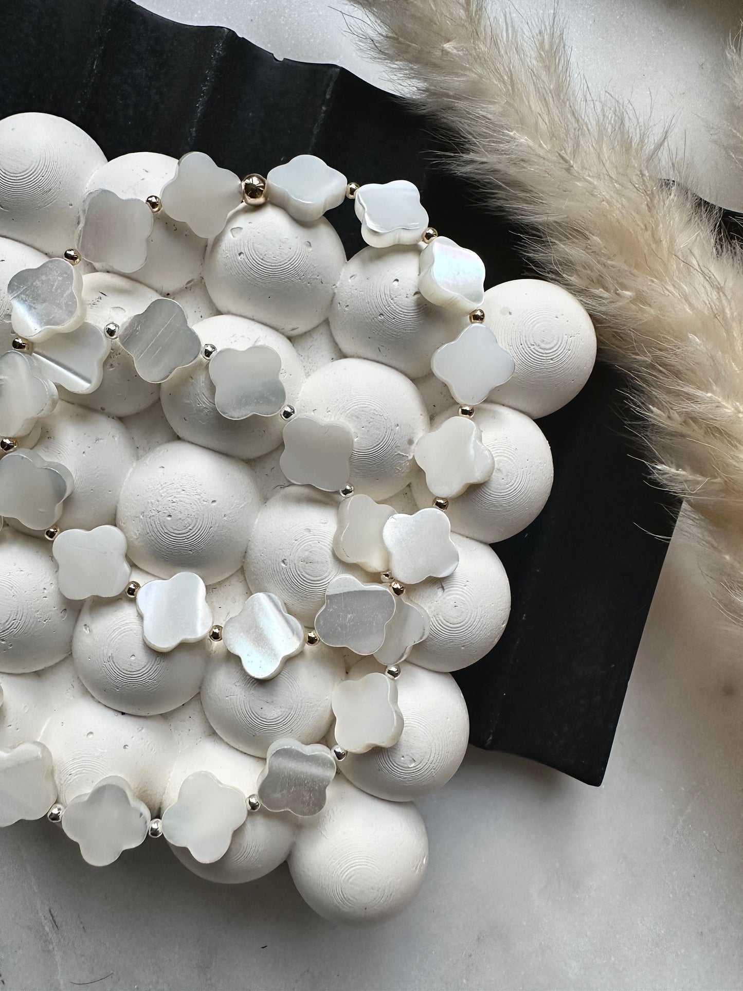 Mini clover pearl stacker