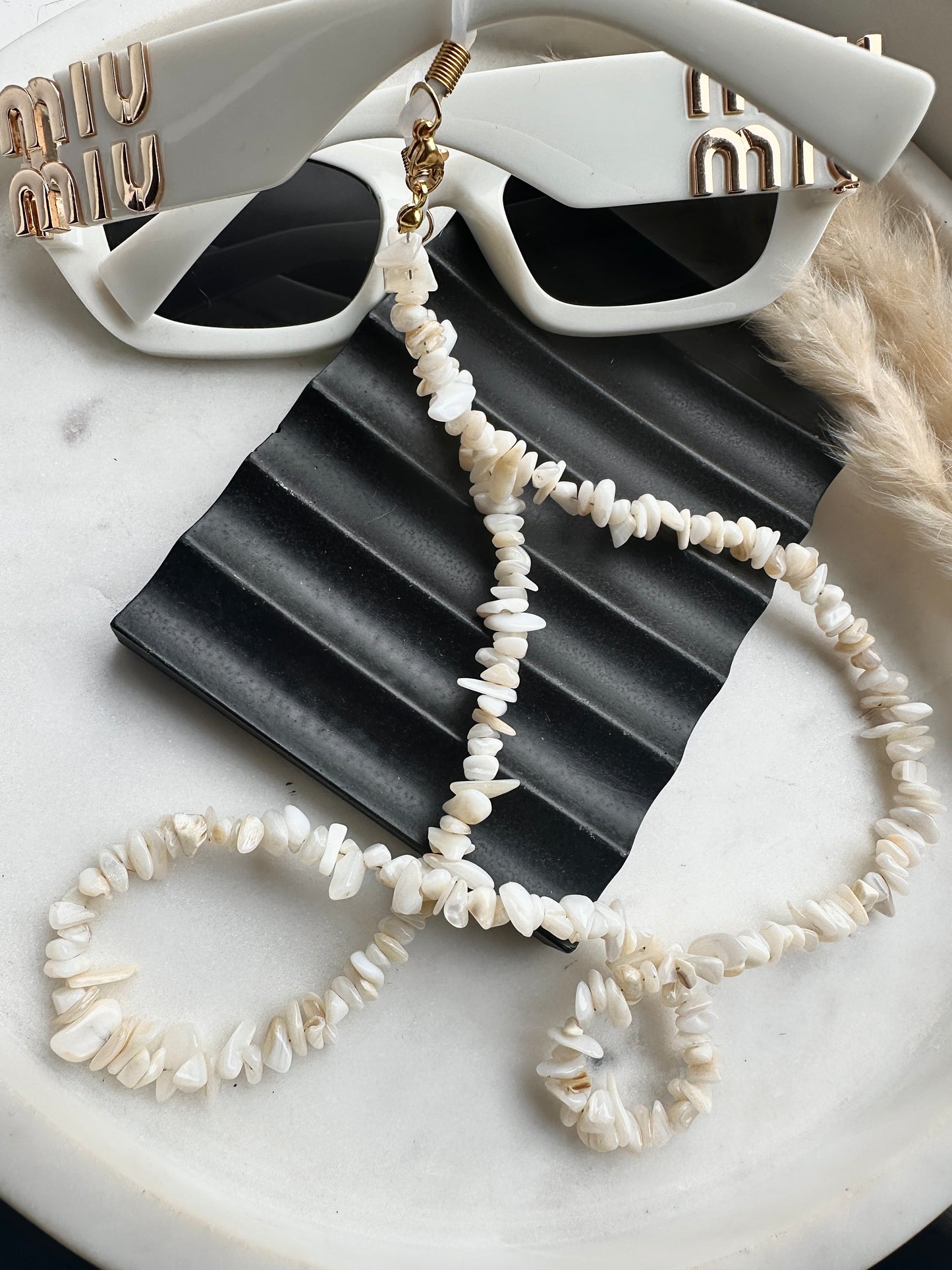 Crystal chip sunglasses chain