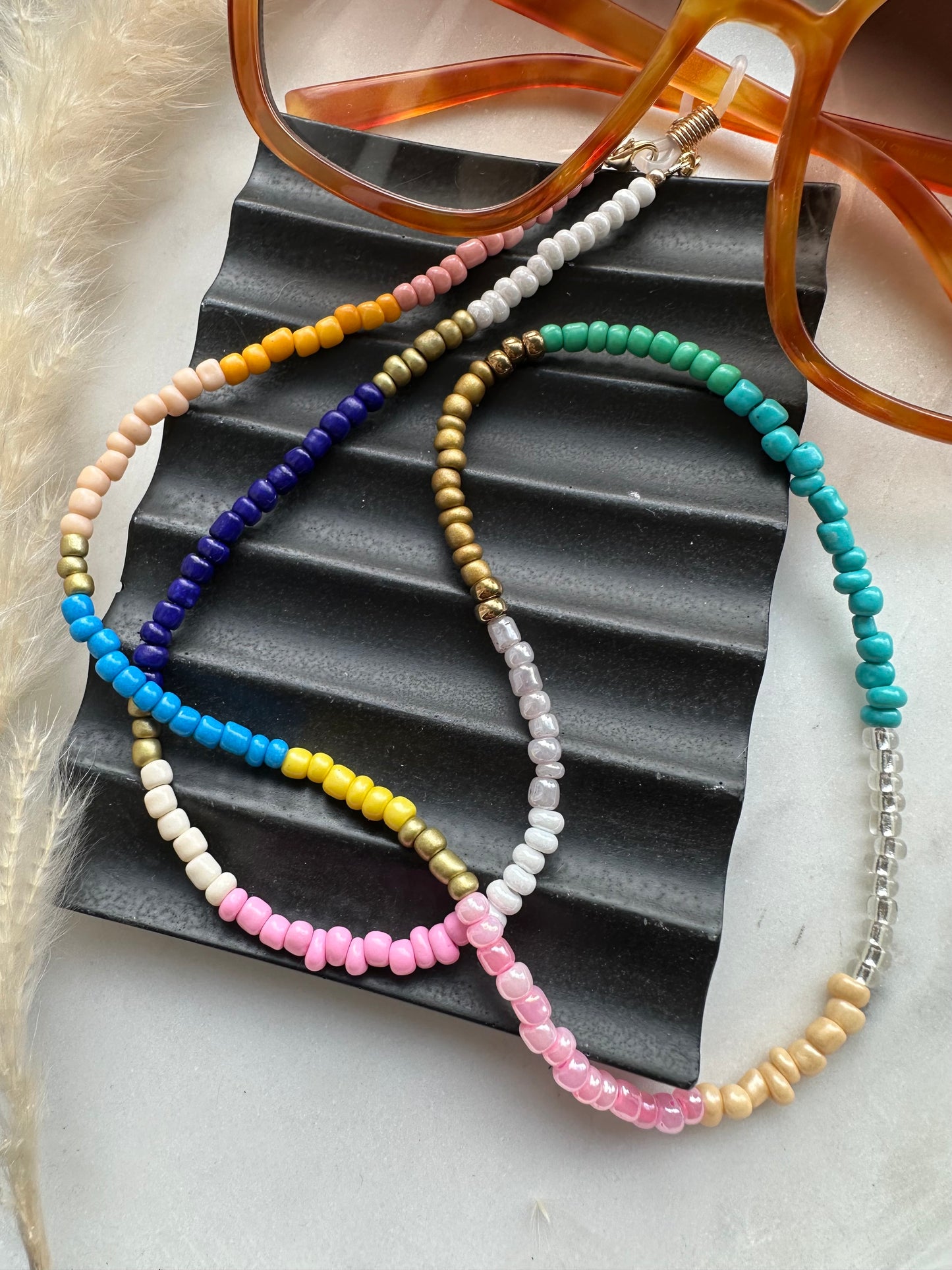 Multi-coloured seed bead sunglasses chain