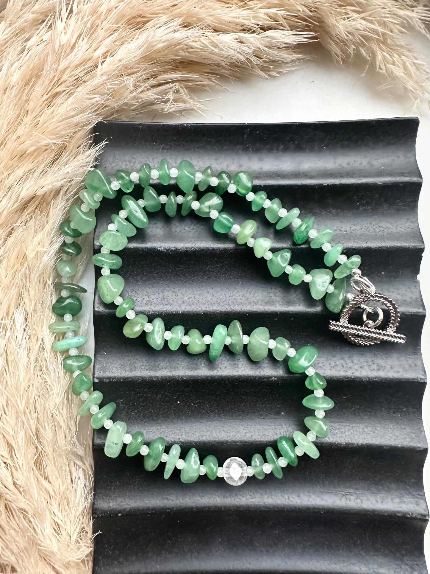 Crystal chip heart choker