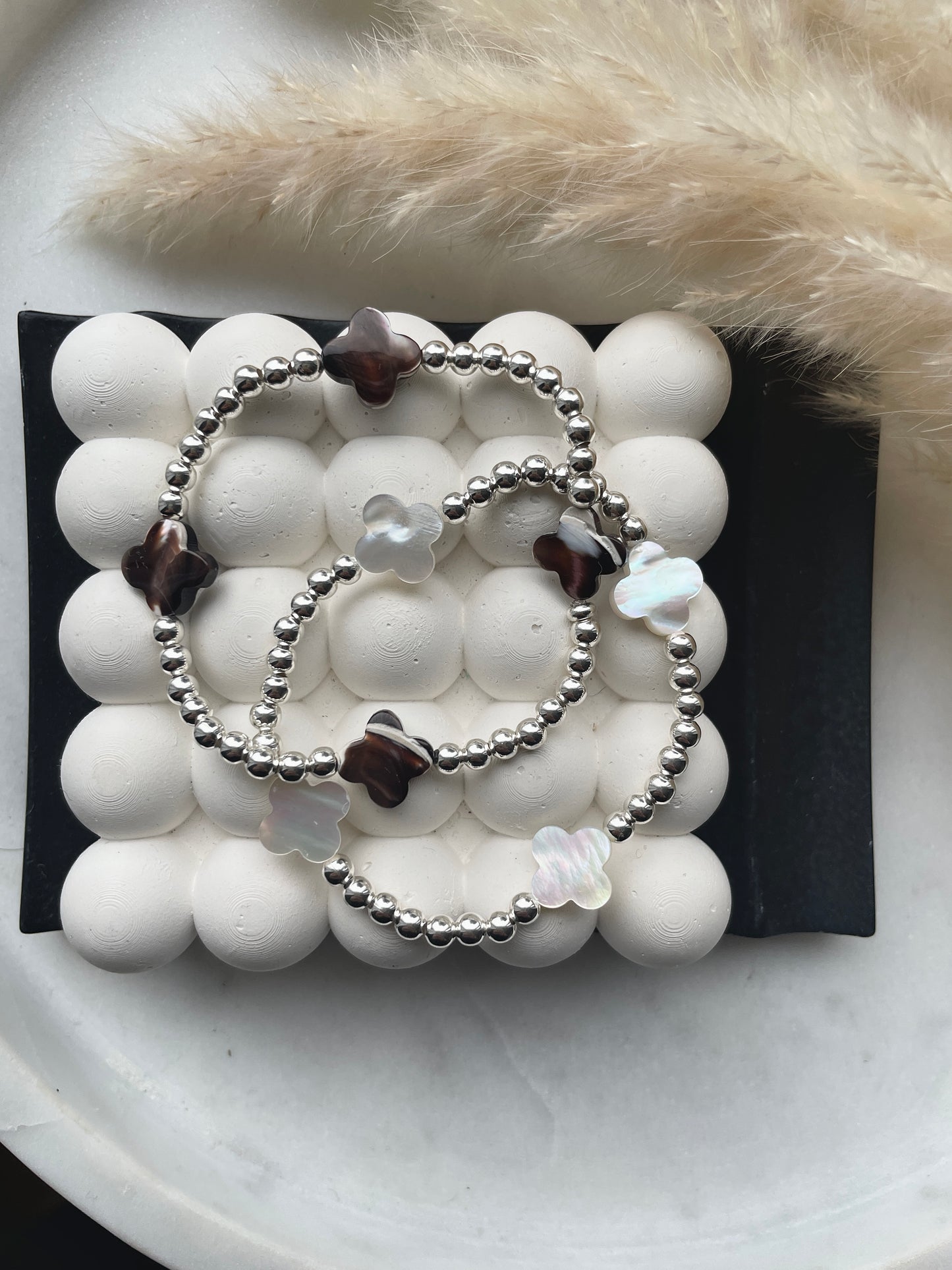 Luxe Clover pearls