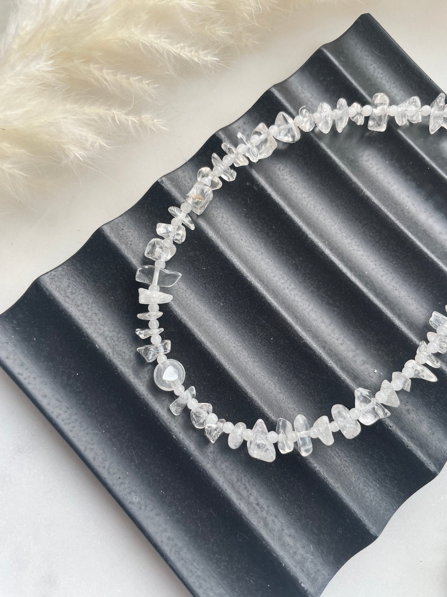 Crystal chip heart choker